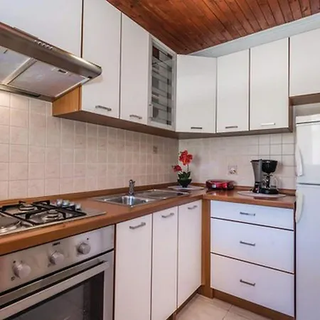 Charming One Bedroom - One Bedroom *