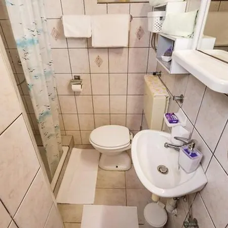 Charming One Bedroom - One Bedroom Apartmán Povljana