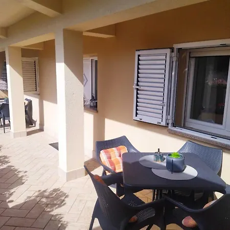Charming One Bedroom - One Bedroom * Povljana